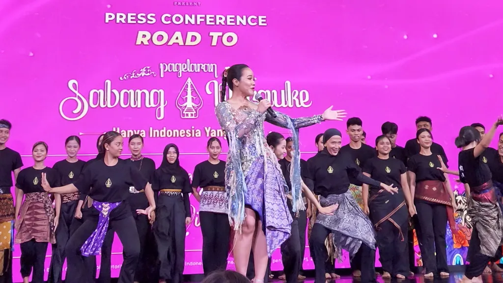 Yura Yunita Terharu Lagu "Inspirasi Diri" Diiringi Ratusan Penari di Road to Pagelaran Sabang Merauke 2026