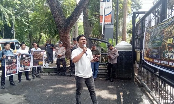 Mahasiswa FABEM Sumut Demo di DPRD Sumut, Desak Transparansi RUPTL dan Kritik Skema Take or Pay