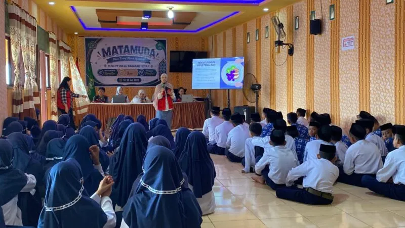 Mahasiswa KKN Unhas Edukasi Gizi Seimbang di MTs DDI Al Barakah Desa Teteaji