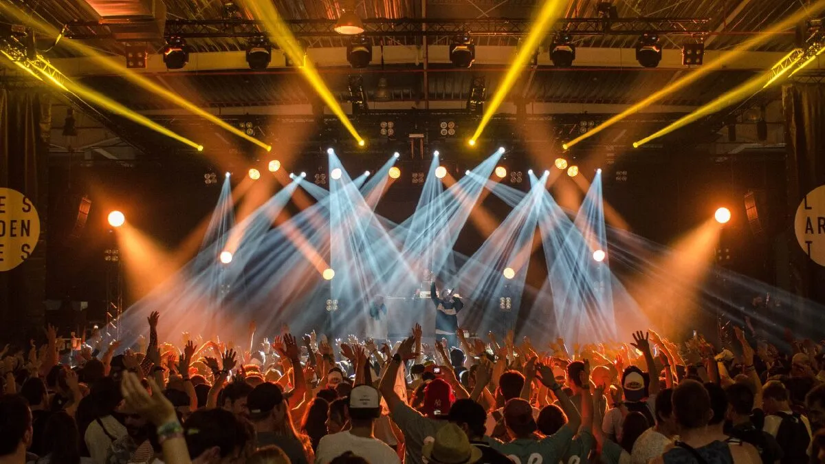 Tips Menjaga Kesehatan dan Keamanan Saat Menonton Festival Musik