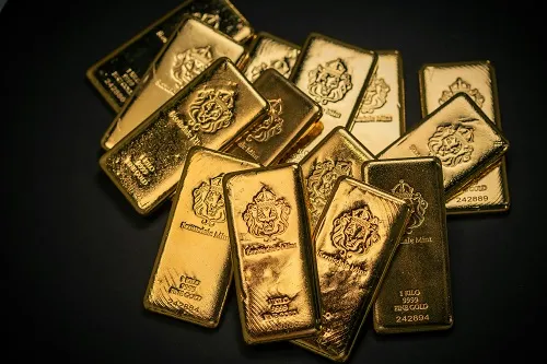 Harga Emas Dunia Tertekan, Pasar Menanti Data Inflasi AS