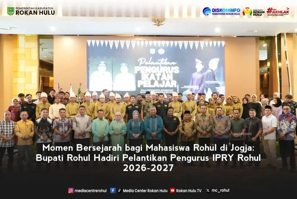 Bupati Rohul Hadiri Pelantikan IPRY Komisariat Rokan Hulu di Yogyakarta, Serahkan Bus dan Alat Musik Tradisional