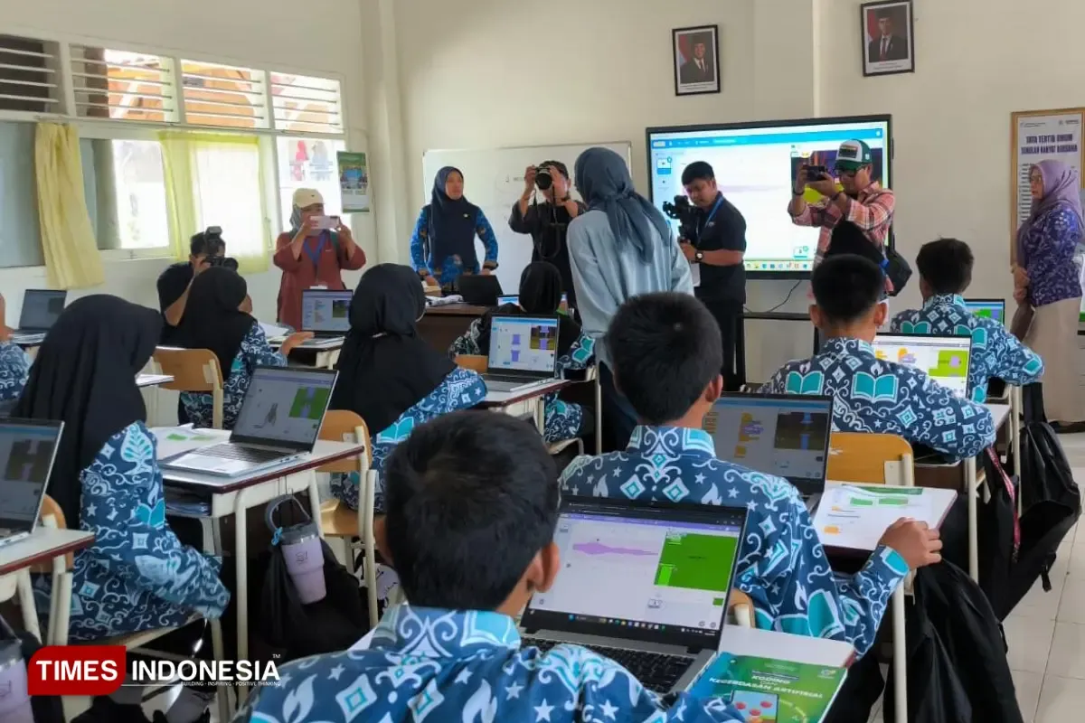 Siswa SRT 7 Probolinggo Gunakan Laptop dengan Akses Internet Cepat