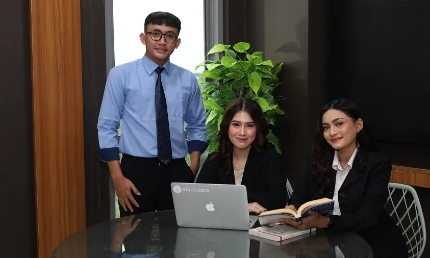 Kuliah Sambil Kerja di Era Digital 2026 Makin Realistis, Ini Tantangan dan Kuncinya