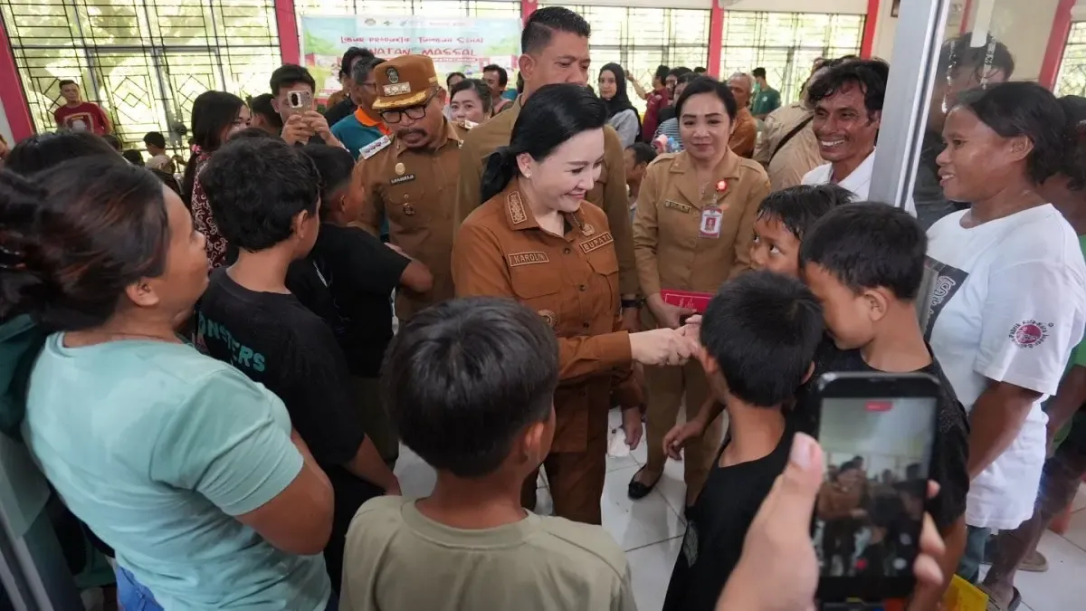 Pemkab Landak Gelar Sunatan Massal dan Cek Kesehatan Gratis di Sengah Temila, Bupati Karolin Tekankan Gizi dan Pendidikan Anak