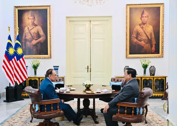 Pertemuan Prabowo dan Anwar Ibrahim Disebut Bahas Buronan M Riza Chalid