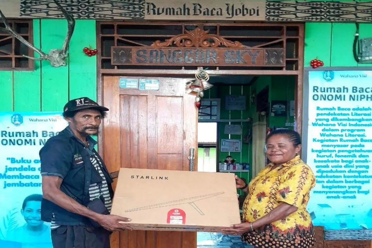 Pemprov Papua Sediakan Internet Satelit untuk Rumah Baca di Kampung Yoboi