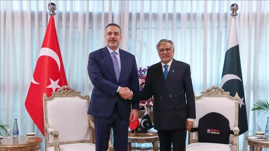 Menlu Turkiye dan Pakistan Bertemu di Islamabad, Bahas Upaya Diplomatik Redakan Konflik Kawasan