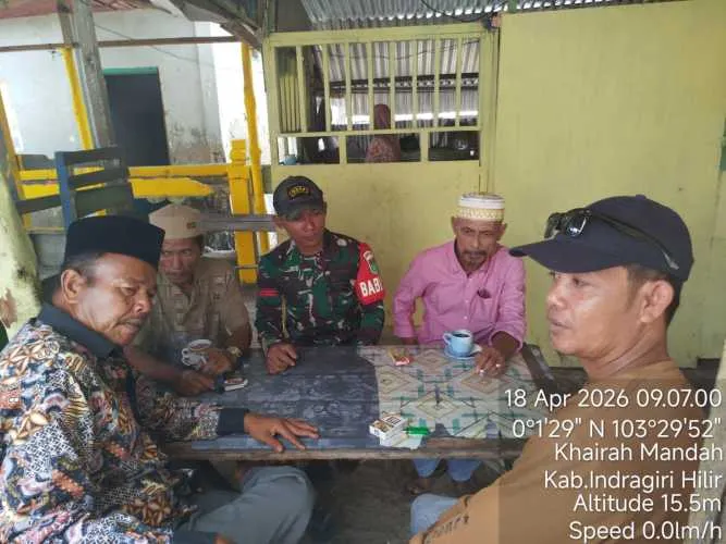 Babinsa Koramil 08/Mandah Gelar Komsos, Ajak Warga Cari Solusi Masalah Sosial