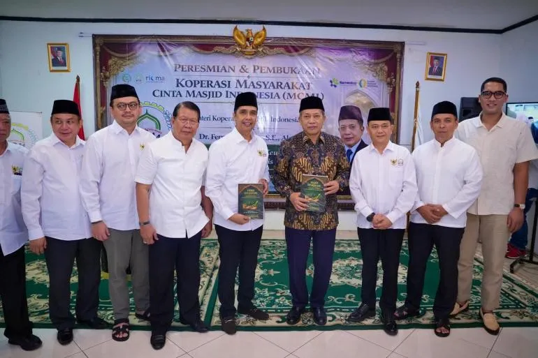 Menkop Ferry Juliantono Resmikan Koperasi MCMI di Masjid Sunda Kelapa