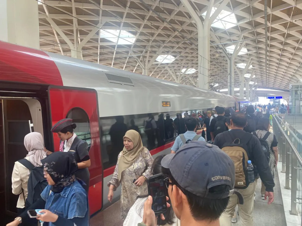 Perpanjangan Kereta Cepat Whoosh ke Jawa Timur Menunggu Restrukturisasi Keuangan KCIC