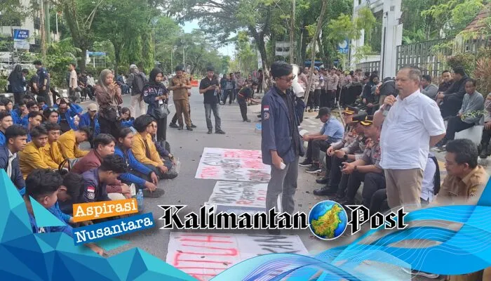 Ratusan Mahasiswa BEM se-Kalsel Gelar Aksi di DPRD, Tuntut Perbaikan Pendidikan dan Transparansi MBG