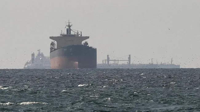 Kapal Tanker China yang Disanksi AS Dilaporkan Lolos Melintasi Selat Hormuz