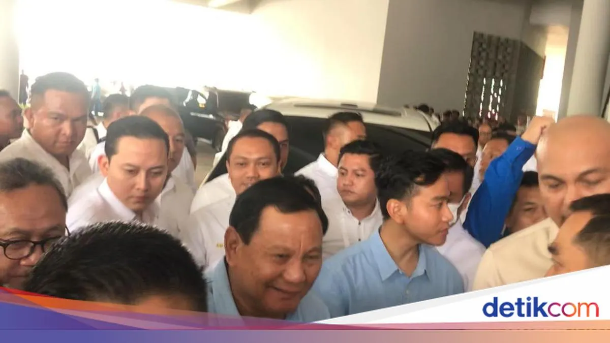 Prabowo-Gibran Tiba di Indonesia Arena GBK dan Disambut Riuh Pendukung
