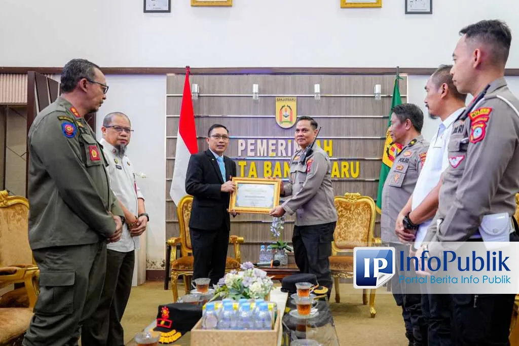 Pemkot Banjarbaru Beri Penghargaan ke Polres atas Inovasi Aplikasi CANGKAL
