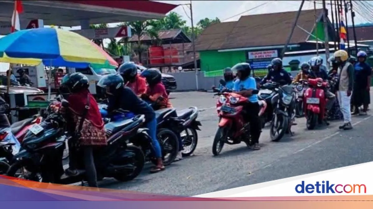 Antrean BBM di Kobar Mengular, Pedagang Pentol Bakso Kebanjiran Pembeli