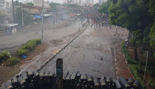 SCMP Soroti Pemasangan Pagar Tinggi di Sejumlah Mal Jakarta, Pemerintah Minta Warga Waspadai Hoaks Jelang 17 Agustus