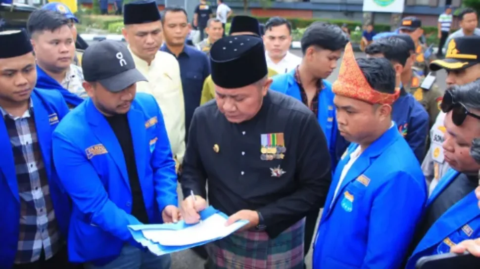 HUT ke-80 Sumsel, Herman Deru Temui Mahasiswa yang Demo soal Transparansi Anggaran