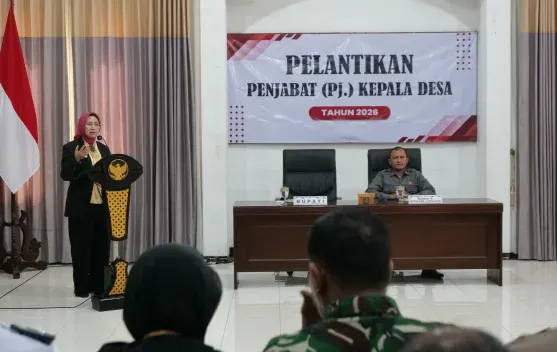 Bupati Lumajang Lantik Tiga Pj Kepala Desa, Tekankan Transparansi Dana Desa dan Transaksi Non-Tunai