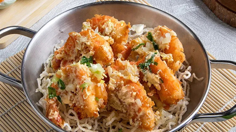 Kuliner Malam Kelapa Gading: Seafood Saus Telur Asin Berkonsep Street Food yang Mudah Dijangkau