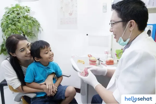 Tujuh Cara Membantu Anak Tidak Takut ke Dokter Gigi