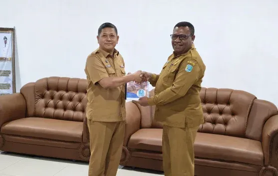 Inspektorat Biak Numfor Serahkan Hasil Reviu LKPD 2025 ke BPKAD