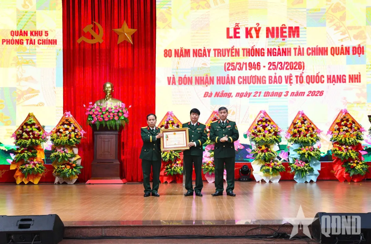 Departemen Keuangan Wilayah Militer 5 Vietnam Terima Tanda Kehormatan Pertahanan Nasional Kelas Dua