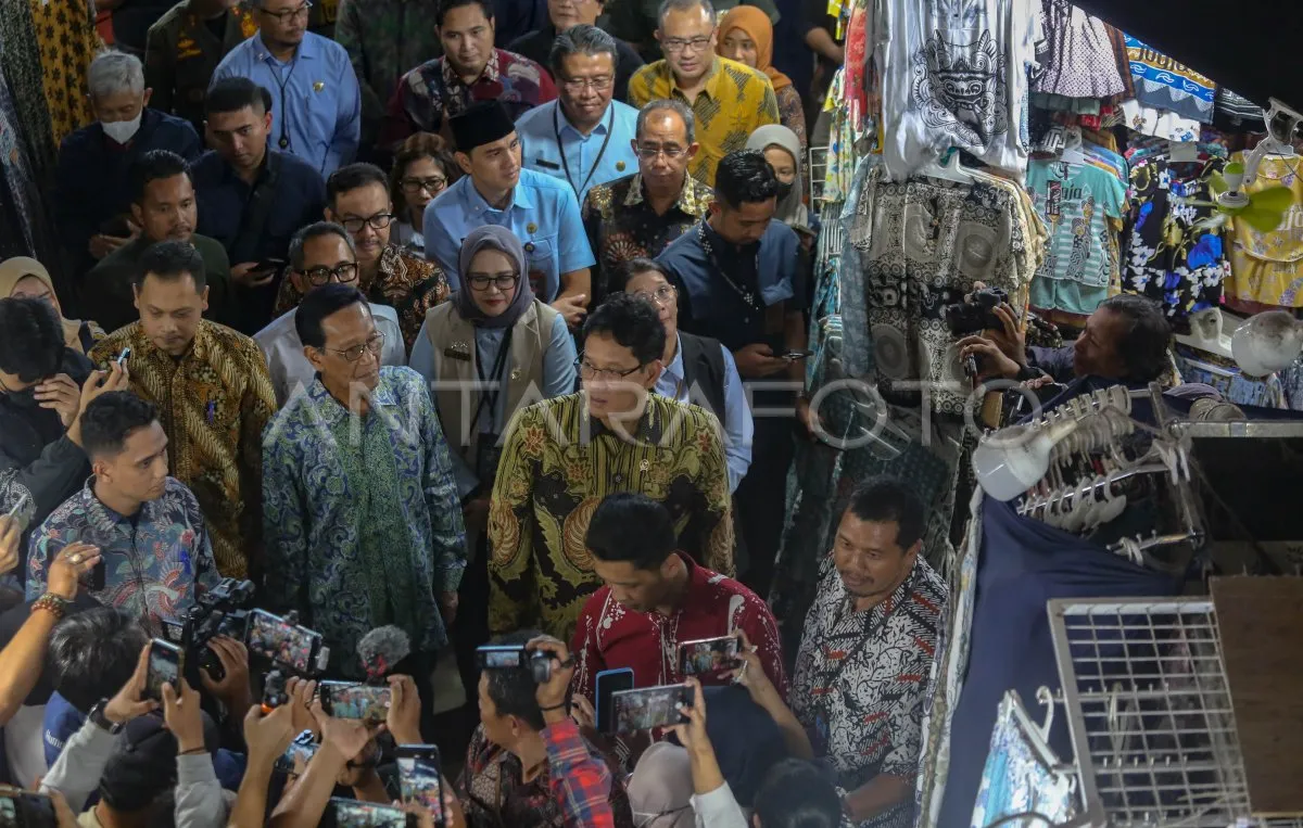 Menteri Keuangan Tinjau Aktivitas Perdagangan di Pasar Beringharjo dan Teras Malioboro