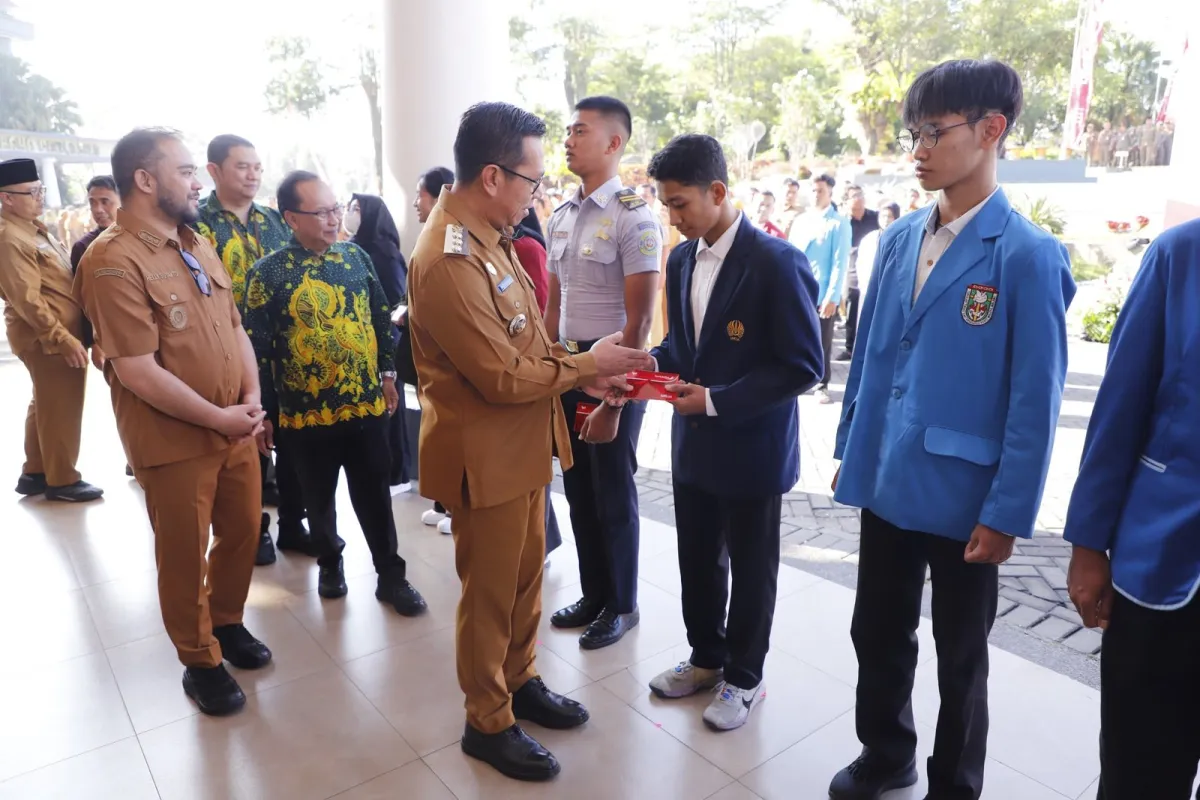 Pemkot Batu Ajak Dunia Usaha Perkuat Program Beasiswa 1000 Sarjana, Bank Jatim Salurkan CSR Rp236 Juta