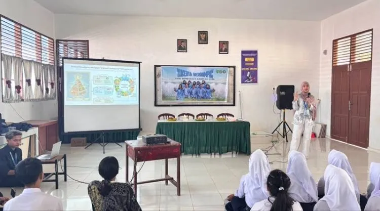 Mahasiswa Kukerta Berdampak UNRI Sosialisasikan Gizi Seimbang kepada 60 Siswa SMPN 1 Batang Cenaku