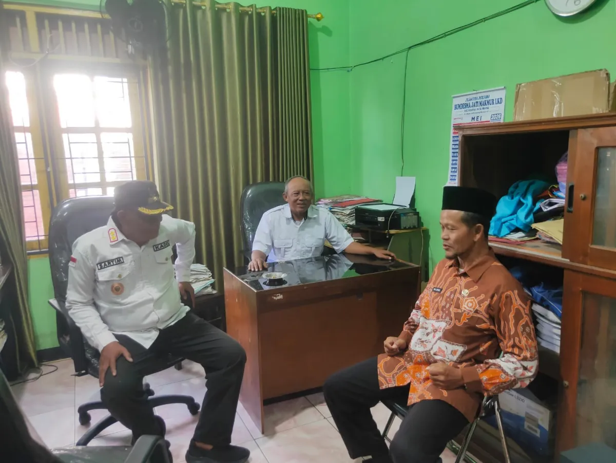 Penyuluh KUA Jatilawang Koordinasi dengan Pemdes Tunjung untuk Sinkronisasi Tata Ruang dan Perlindungan Aset Negara