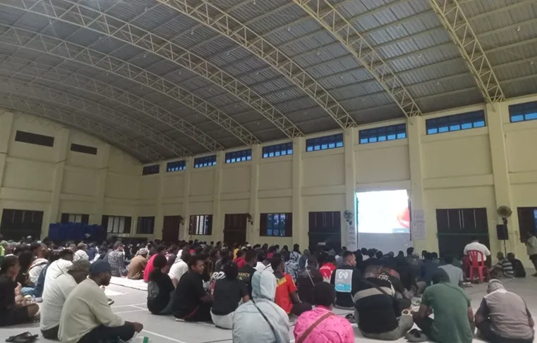 Ratusan Warga Nabire Nobar Dokumenter “Pesta Babi”, Bahas Dampak Pembangunan di Papua