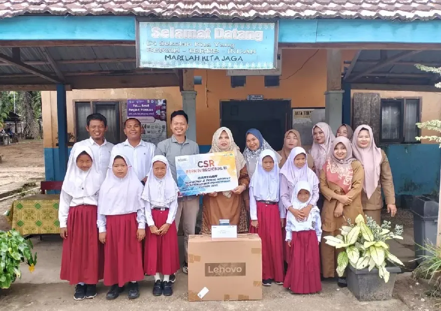 PalmCo Salurkan Rp12,9 Miliar untuk Digitalisasi Pendidikan, Sekolah Pelosok Terima Perangkat dan Akses Internet