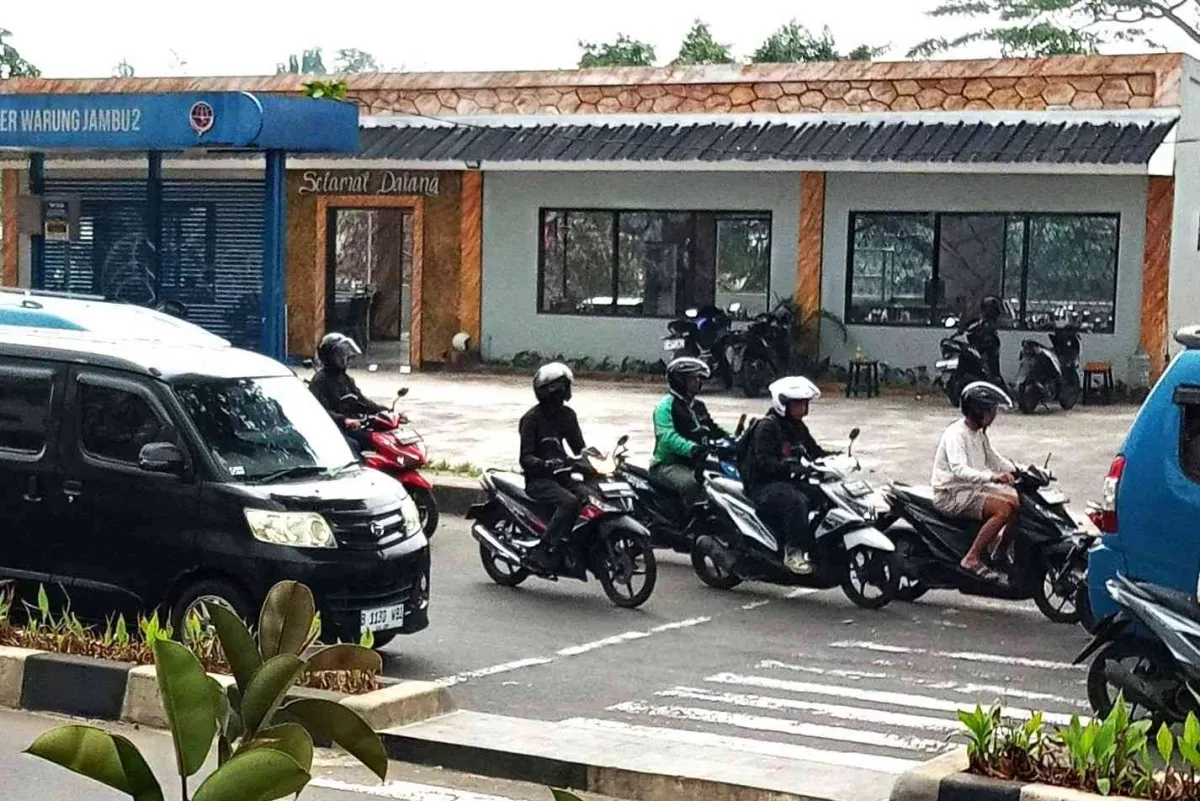 Papan Nama Restoran Dinilai Menentukan Identitas Visual dan Menghindari Salah Persepsi
