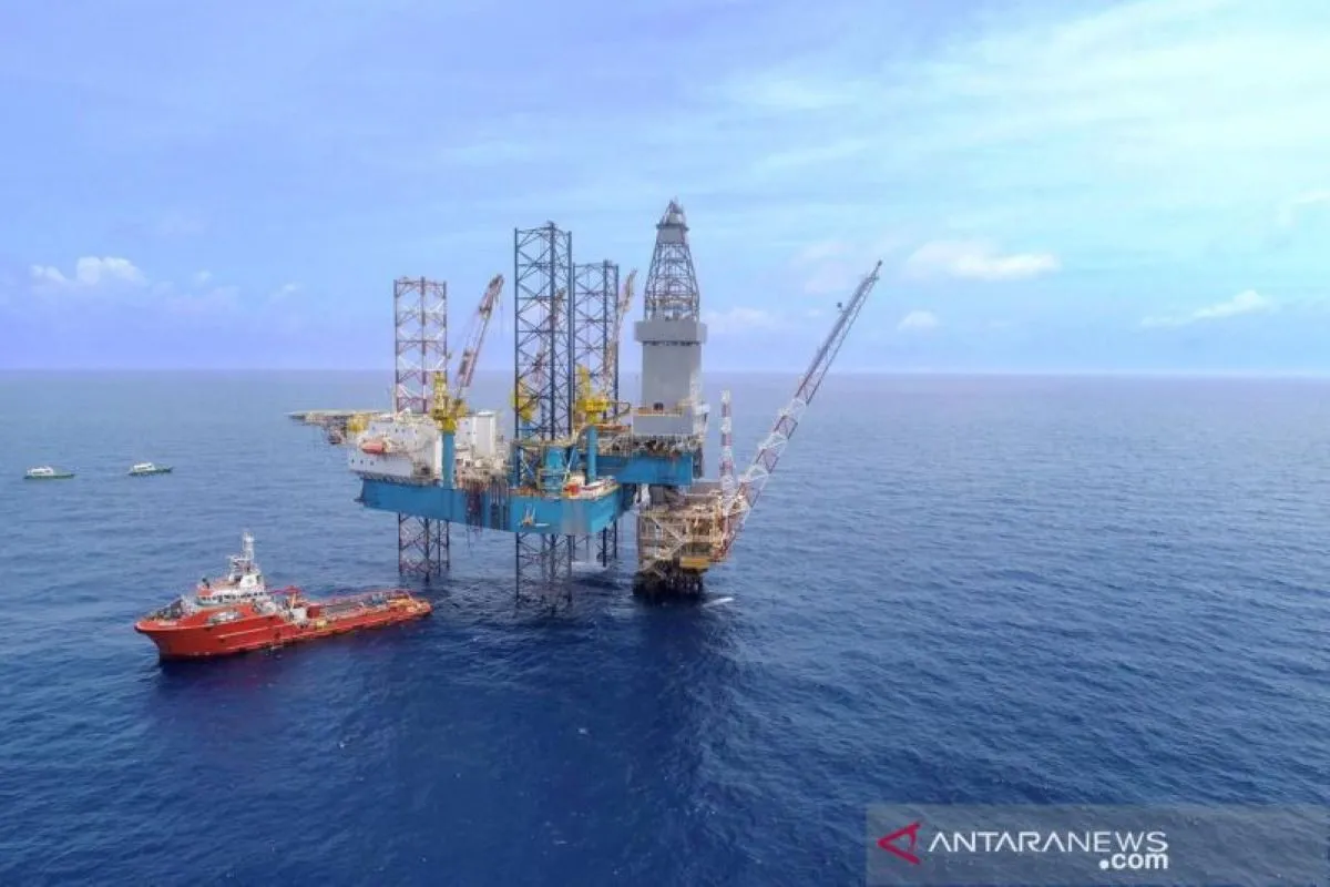 Harga Minyak Dunia Tembus US$104,91 per Barel Usai Perundingan AS-Iran Gagal, Pengamat Soroti Dampak ke Rupiah dan APBN