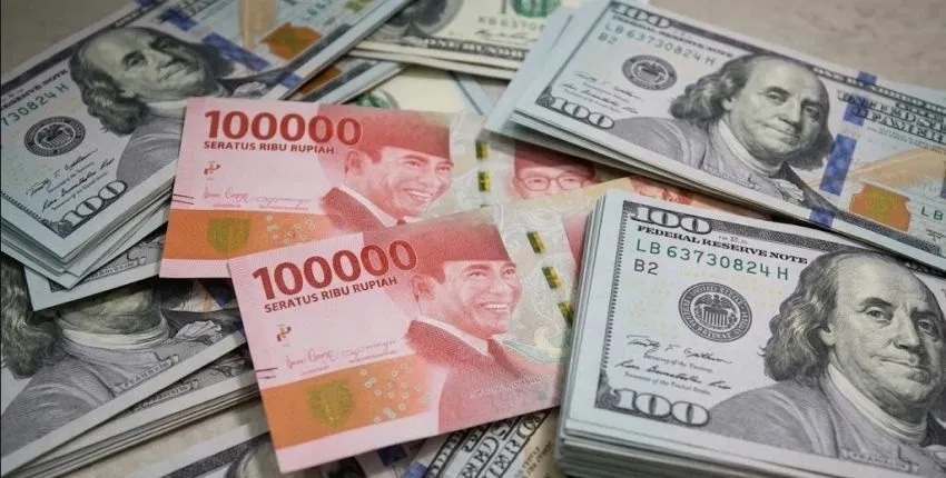 Rupiah Ditutup Melemah ke Rp17.104 per Dolar AS, Pasar Cermati Konflik Global dan Arah Suku Bunga The Fed
