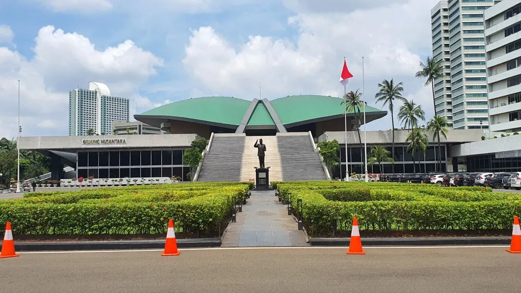 DPR Soroti Lonjakan Harga Plastik yang Mulai Menekan Usaha Mikro