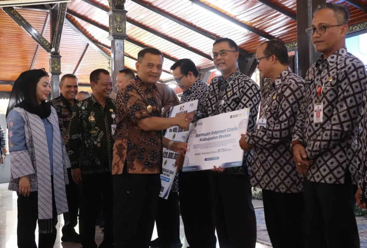 Delapan Desa di Brebes Terima Bantuan Layanan Internet untuk Perluas Akses Digital
