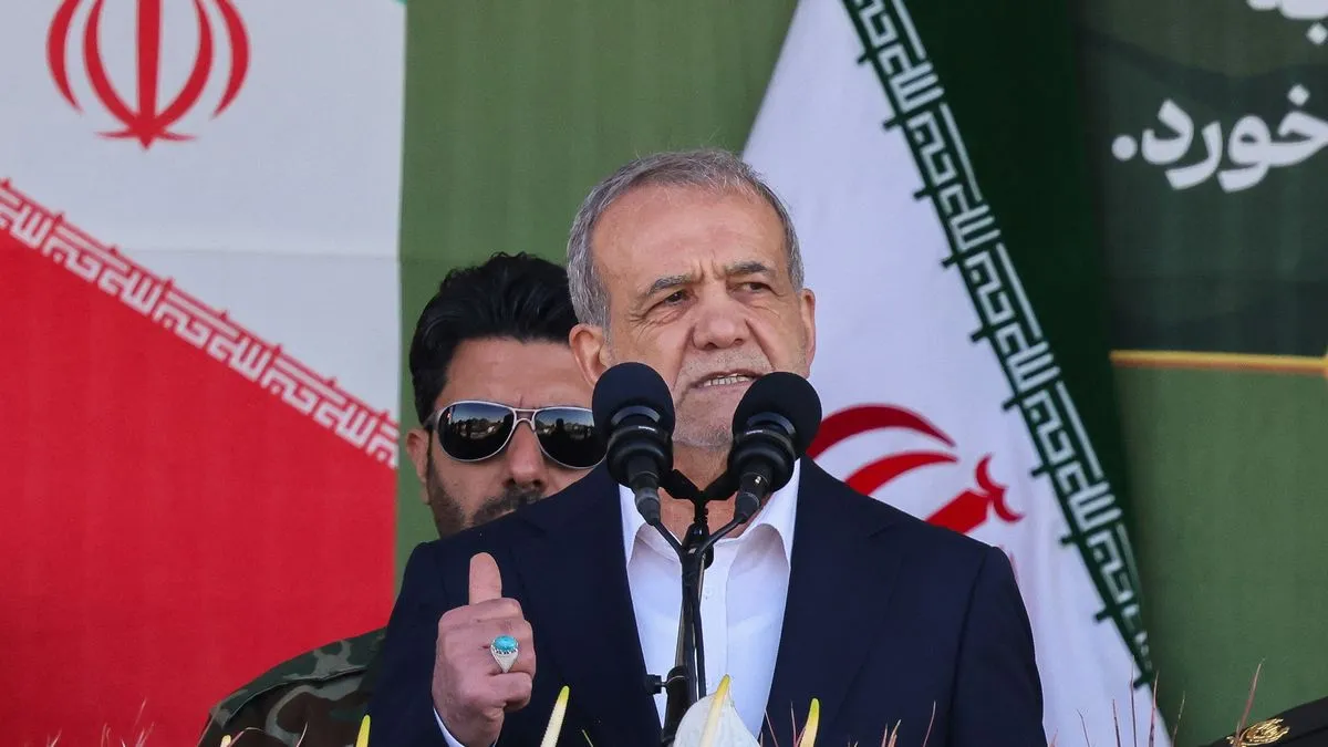 Video Presiden Iran Masoud Pezeshkian Bersepeda di Isfahan Berasal dari Oktober 2025, Bukan April 2026