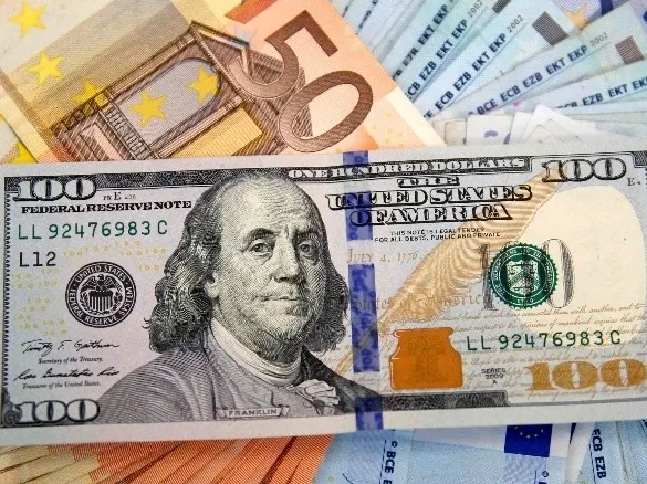 Dolar AS Menguat Tipis di Tengah Sorotan Negosiasi Perdamaian AS-Iran
