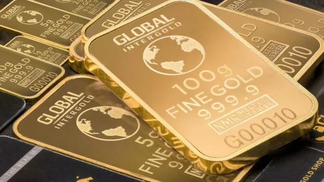 Harga Emas Dunia Tertekan oleh Dolar Menguat dan Ketidakpastian Arah Suku Bunga AS