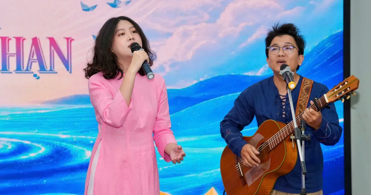 Hoang Trang dan Nguyen Dong Bicara Soal Karya Baru di Peluncuran Kompetisi Living Beautifully ke-6