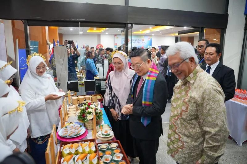 Dekranasda Makassar Perkenalkan Kuliner Khas di ASEAN Day Food Festival 2026 Jakarta