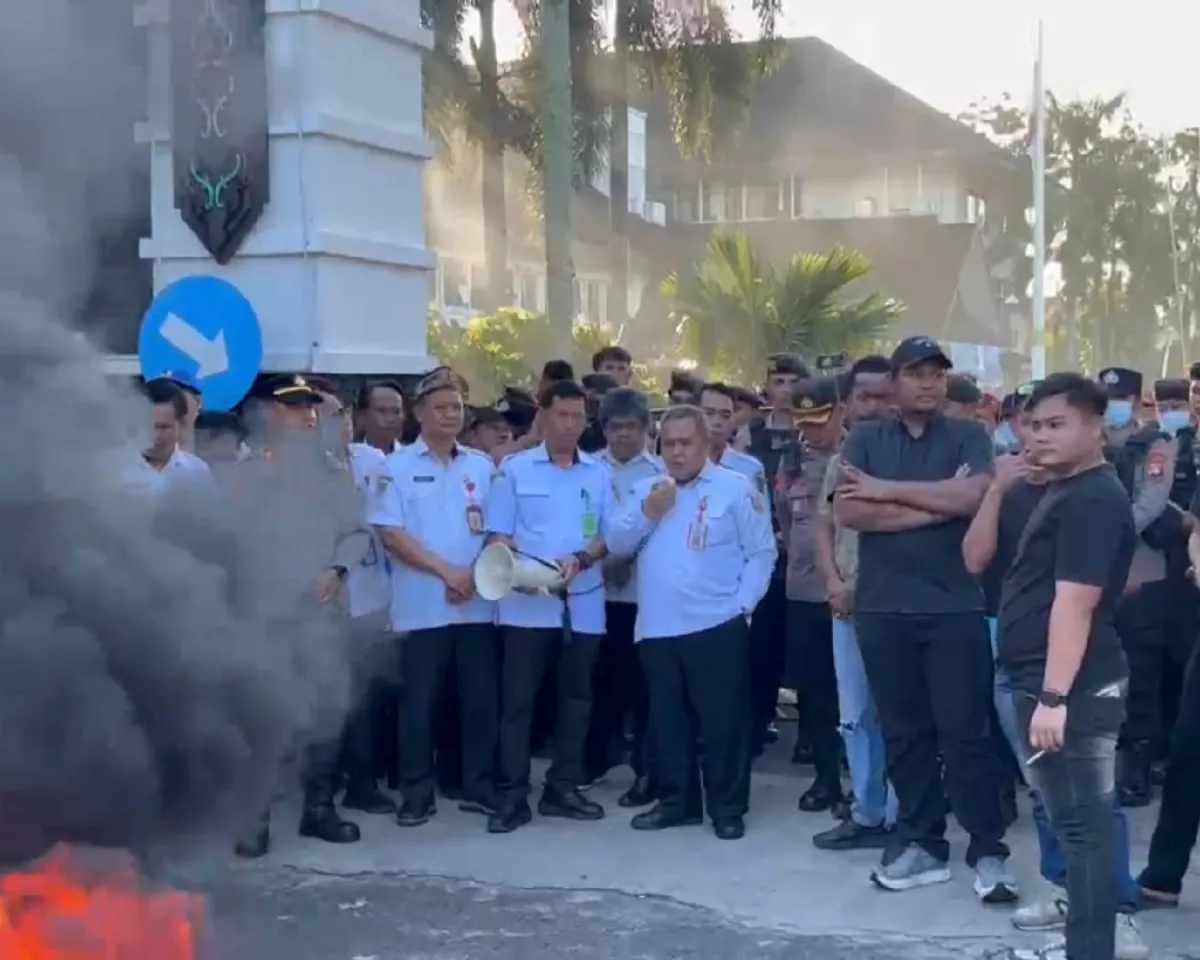 Aliansi Kalteng Bergerak Demo di Dinas PUPR, Desak Transparansi Proyek Jalur Sepeda dan Minta Kadis Mundur