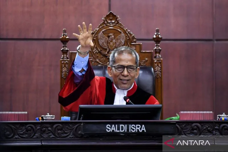 MK Minta Pemerintah dan DPR Menyusun Ulang Aturan Hak Keuangan Pejabat Negara