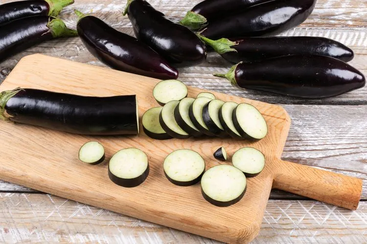 Satu Bahan Dapur Disebut Bisa Mencegah Terong Menghitam dan Lembek Saat Dimasak
