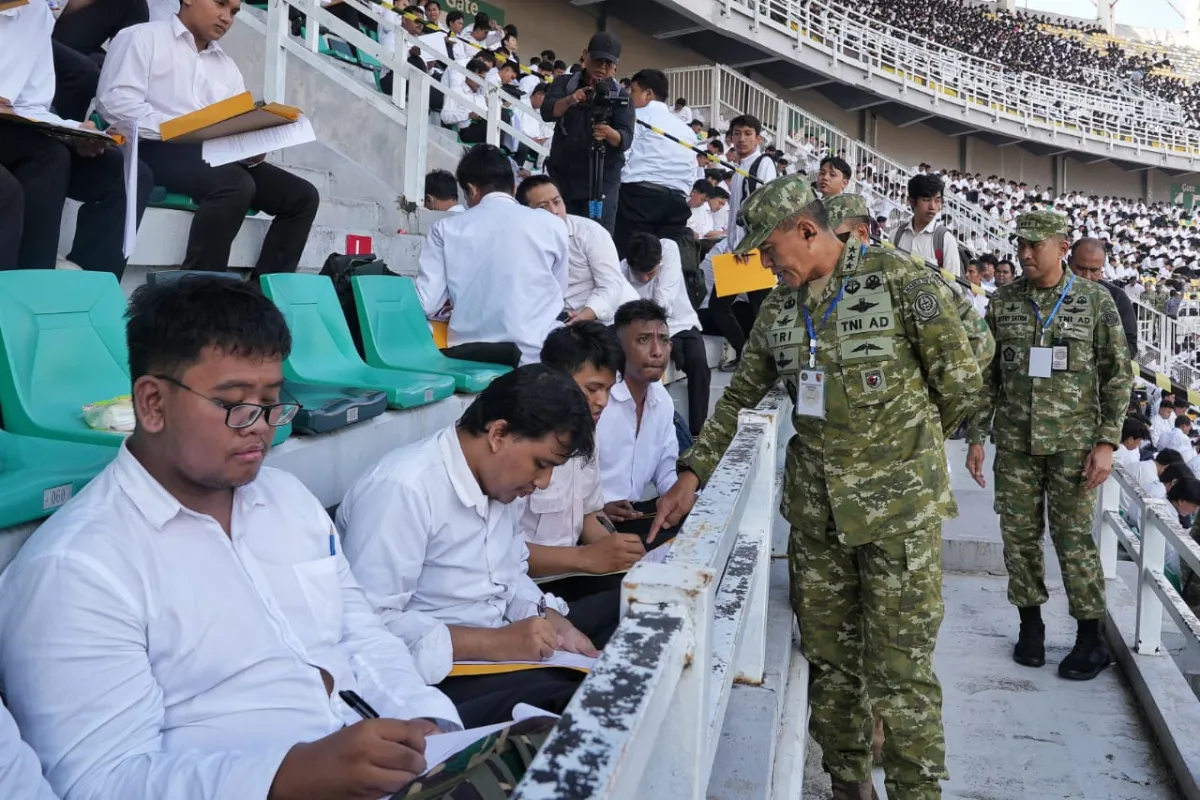 Sekjen Kemhan Tinjau Seleksi SDM KDKMP dan KNMP di Surabaya, Tekankan Transparansi Rekrutmen Nasional