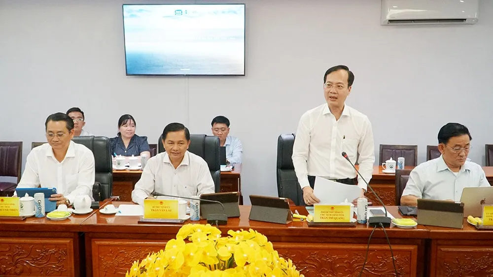 Pemprov Vinh Long Bahas Percepatan Proyek Energi Terbarukan Bersama Pelaku Usaha