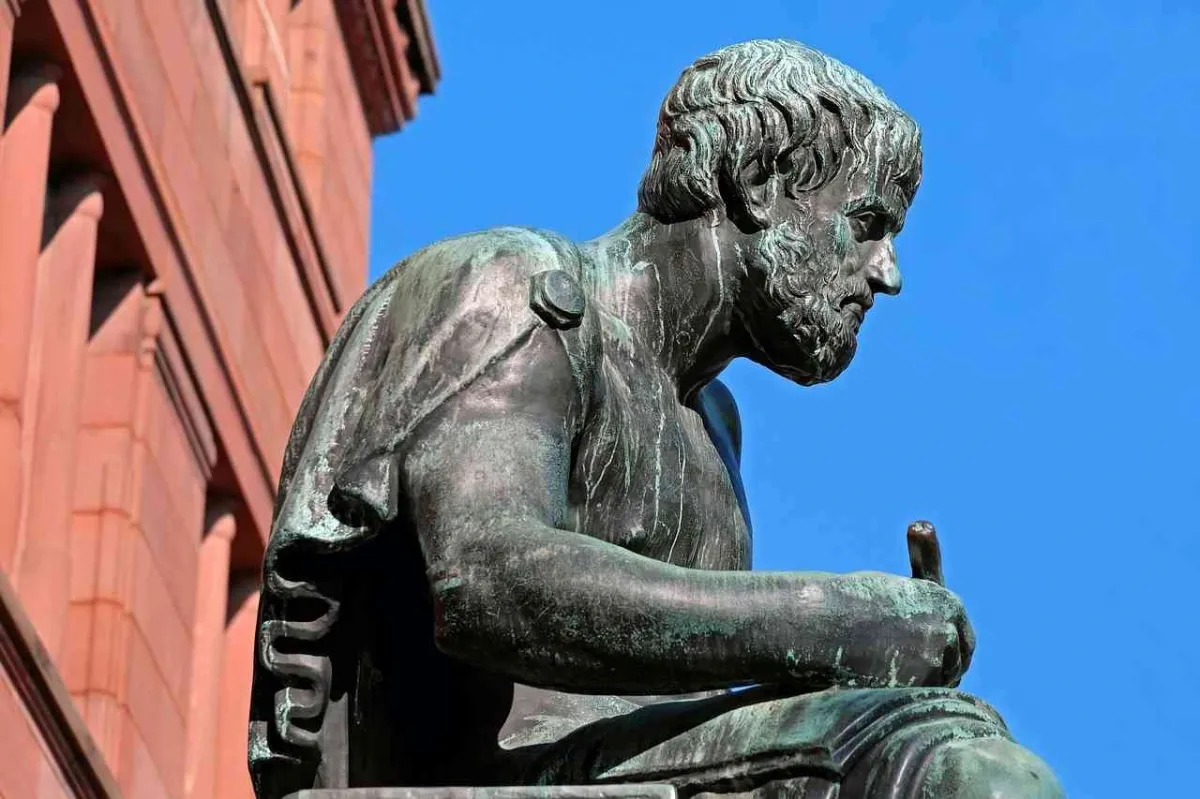 Empat Dilema Etika Penggunaan Teknologi Informasi dalam Perspektif Aristotelian