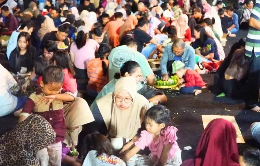 Ketua DPRD Pati Hadiri Pembagian 10 Ribu Porsi Kuliner Khas Pati dan 100 Tumpeng Gratis